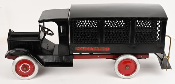 KEYSTONE PACKARD POLICE PATROL TRUCK