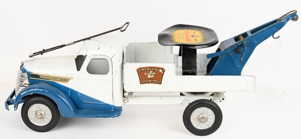 BUDDY L 1938 INTERNATIONAL TOW TRUCK