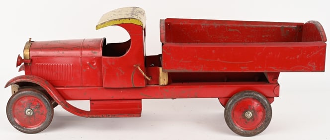 TURNER LINCOLN DUMP TRUCK