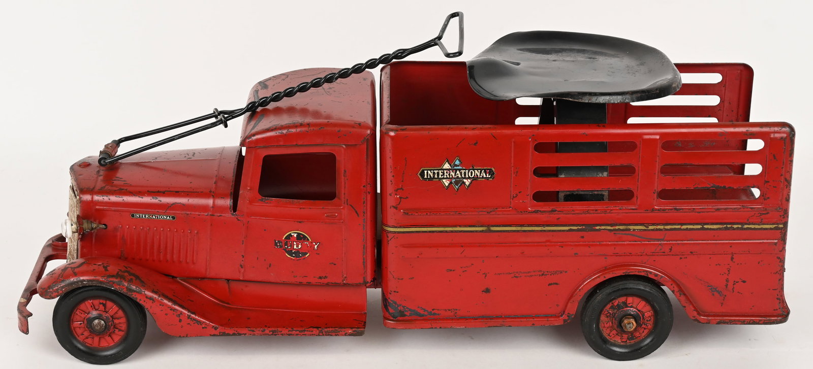 1937 BUDDY L INTERNATIONAL SIT-N-RIDE STAKE TRUCK (1 of 5)