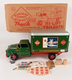 MARX RAILWAY EXPRESS TRUCK & HI-LIFT GATE w/ BOX