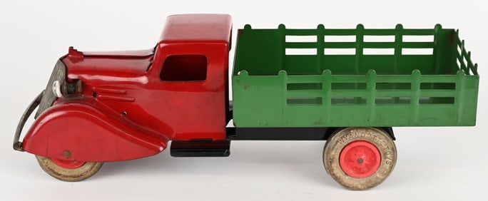 WYANDOTTE ROOSTER COMB STAKE TRUCK w/ LIGHTS