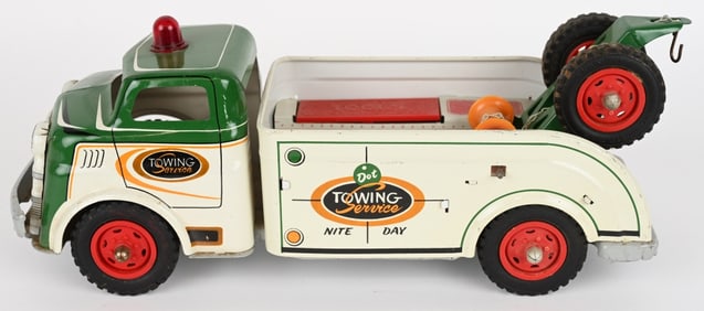 WYANDOTTE TOWING SERVICE TRUCK w/ BOX