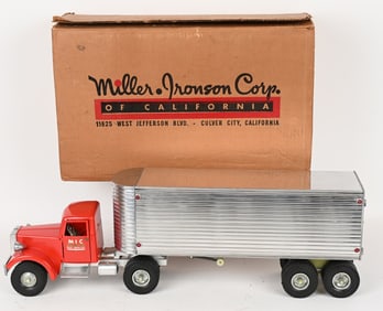 SMITH MILLER FRUEHAUF SEMI TRUCK w/ BOX