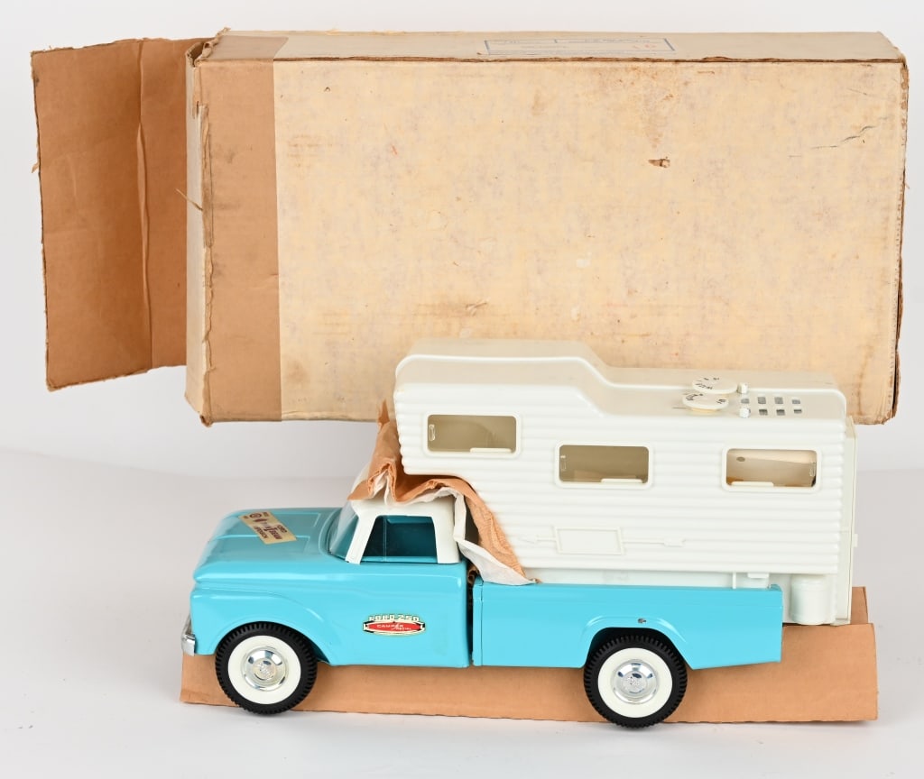 NYLINT FORD CAMPER WITH RADIO w/ BOX (1 of 5)