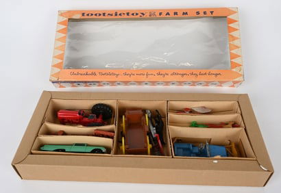 TOOTSIETOY #4301 FARM SET w/ BOX