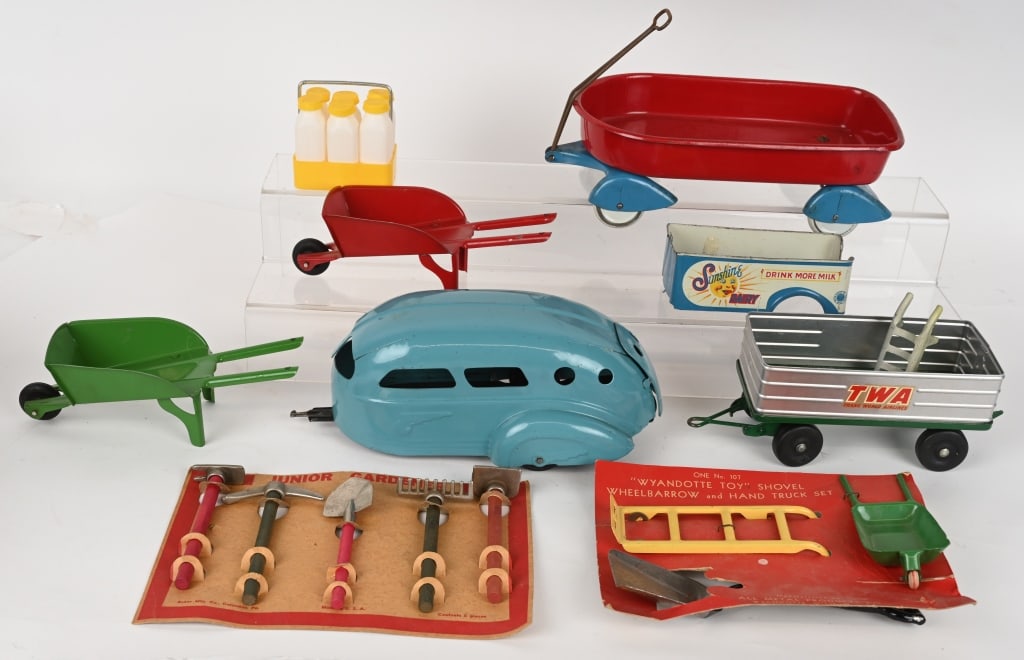 LOT OF TOYS (1 of 6)