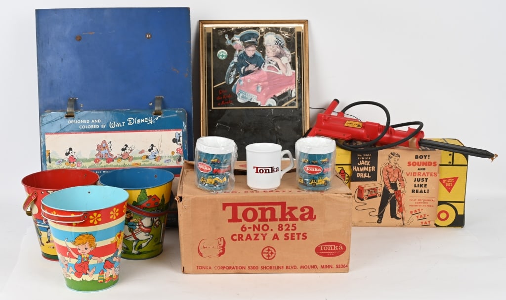 LOT OF VINATGE TOYS & MORE (1 of 11)