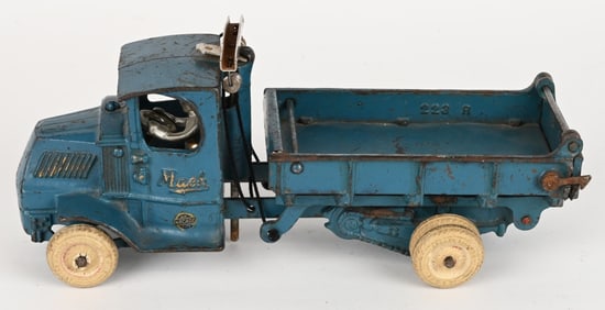 ARCADE CAST IRON MACK T-BAR DUMP TRUCK