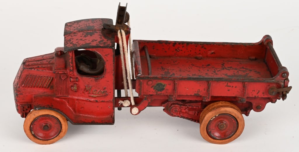 ARCADE CAST IRON MACK T-BAR DUMP TRUCK (1 of 5)