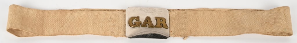 CIVIL WAR VETERANS GAR MEMBERS BELT & BUCKLE: Grand Army of the Republic veterans buckle with the letters G.A.R. affixed to its original nickel buckle with white linen belt. Excellent.