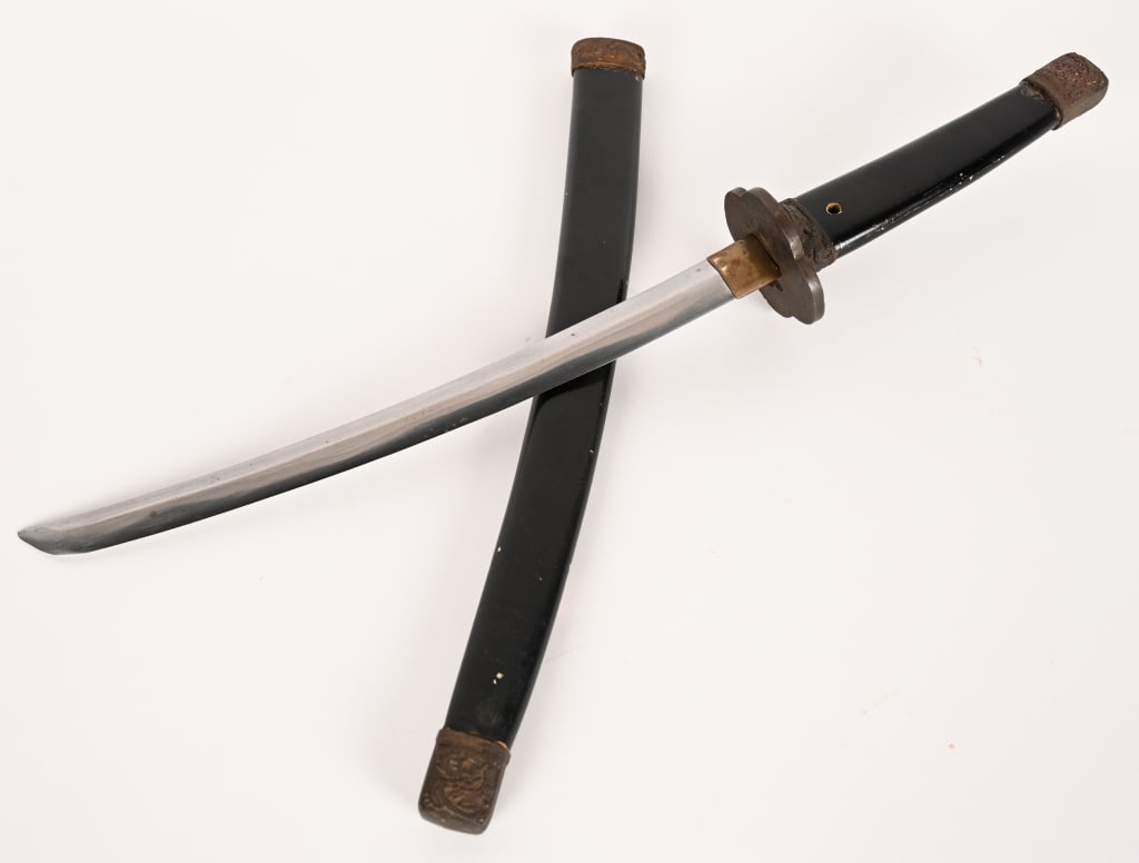 JAPANESE WAKIZASHI WITH SIGNED BLADE (1 of 10)