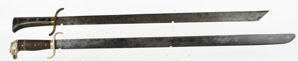 SPANISH AMERICAN WAR MACHETE LOT OF 2 COLLINS: Lot of Early Machetes to include 1) Fernando Esser Elberfeld Warranted Machete No. 87. Measures a total of 30 1/4 inches with a 25 inch blade that shows graying. The horn handle is excellent. 2) Colli