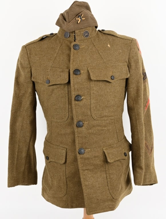 WW1 US 85TH DIVISION FRENCH TANK SCHOOL UNIFORM: Beautiful, WW1 US Army 85th Division uniform tunic with overseas cap. The jacket is adorned with a lovely felt CD Custer Division Shoulder Sleeve Patch, and just below that a stunning Bullion French M