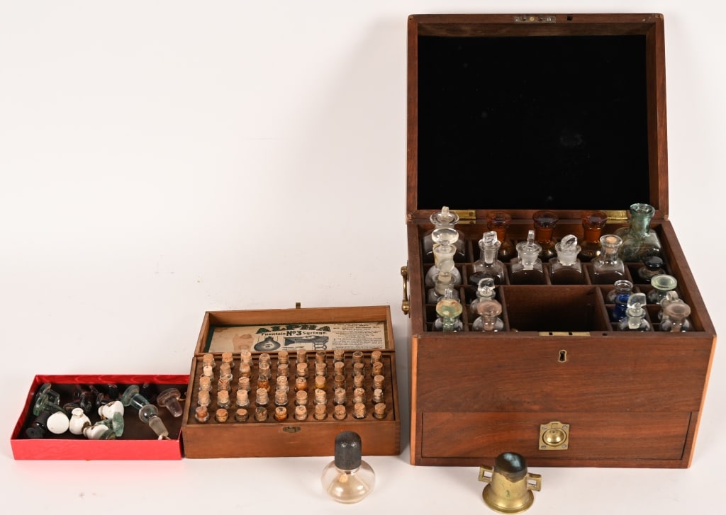 APOTHECARY WOOD CASE WITH GLASS BOTTLES ECT (1 of 7)