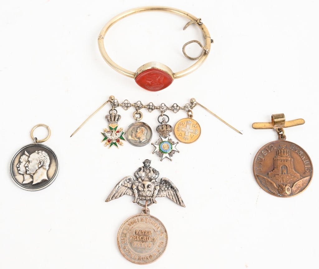 WW1 IMPERIAL GERMAN MEDAL ORDER OF WHITE FALCON: Imperial German Medal and bracelet lot to include 1) FOUR PLACE DRESS MINIATURE MEDAL BAR. Medals to include Order of the White Falcon, Hochzeitsmedaille Sachsen-Weimar Jubilee medal for the golden we