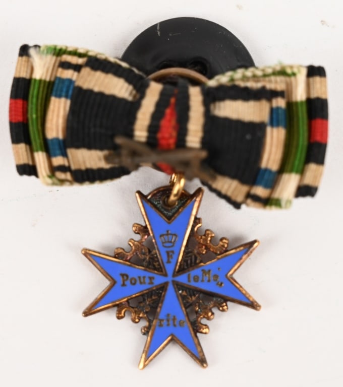 WW1 IMPERIAL GERMAN POUR LE MERITE MINIATURE MEDAL: (Pour le Mérite Miniature). Instituted June 1940 by King Friedrich II. (1740-1918 issue). Constructed of gilded silver with blue enamels, consisting of a Maltese Cross with blue enameled arms, wi