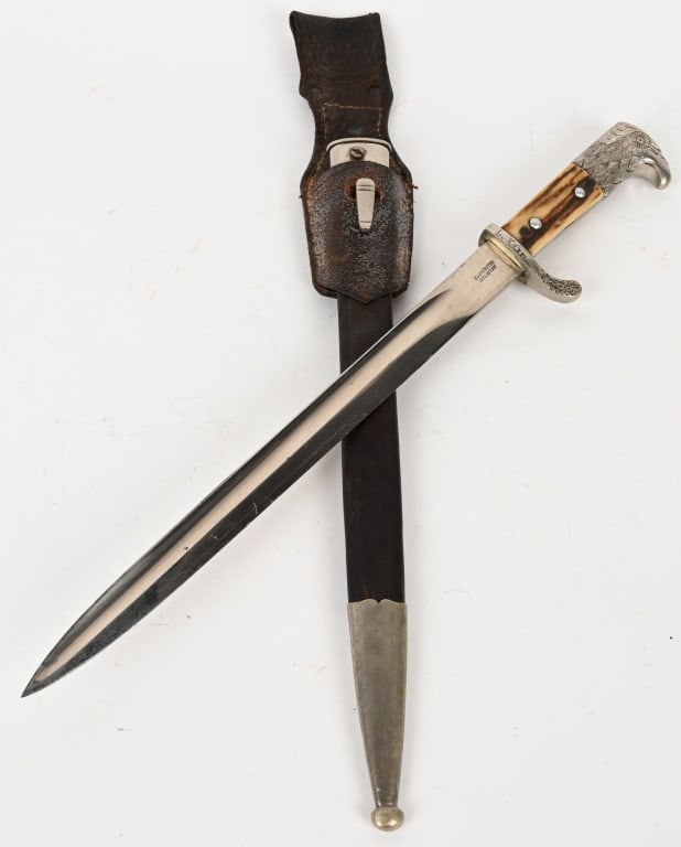 WWII NAZI GERMAN POLICE POLIZEI STAG GRIP BAYONET: WWII stag grip bayonet and scabbard with original leather frog. The detailing to the pommel eagle is exceptional throughout. The crossguard has the usual overlapping oak leaves on the obverse; the rev