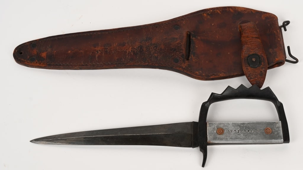 WWII US ARMY TAYLOR HUFF KNUCKLE KNIFE & SHEATH: Taylor Huff Knuckle Knife or Universal Combat knife. Taylor Huff made these knives as an employee of Fort Knox, Kentucky. This model has aluminum slab grips held by copper rivets and stamped Lt. T.J.