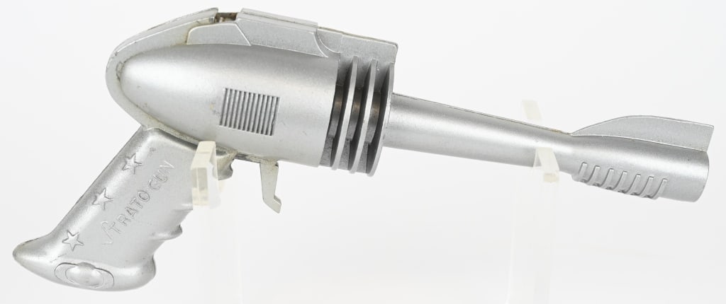 FUTURISTIC STRATO SPACE GUN w/ BOX - 2