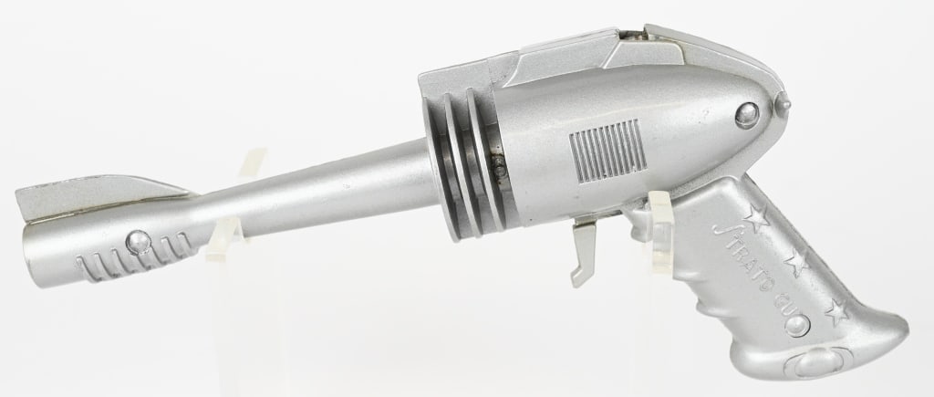 FUTURISTIC STRATO SPACE GUN w/ BOX - 4