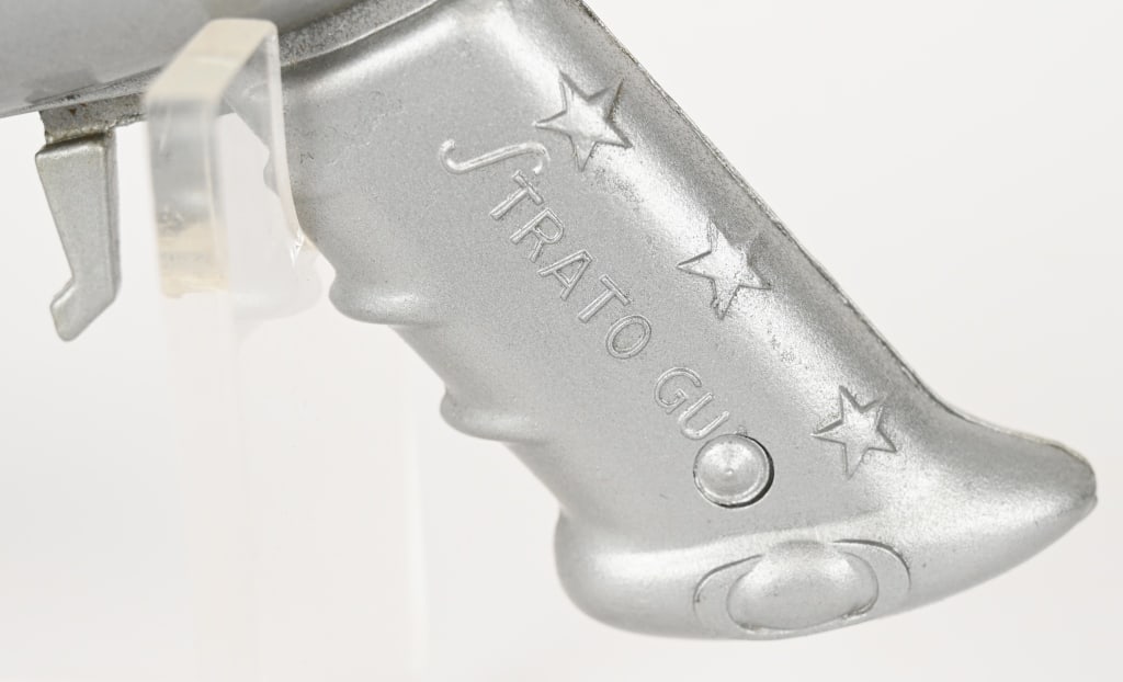 FUTURISTIC STRATO SPACE GUN w/ BOX - 5