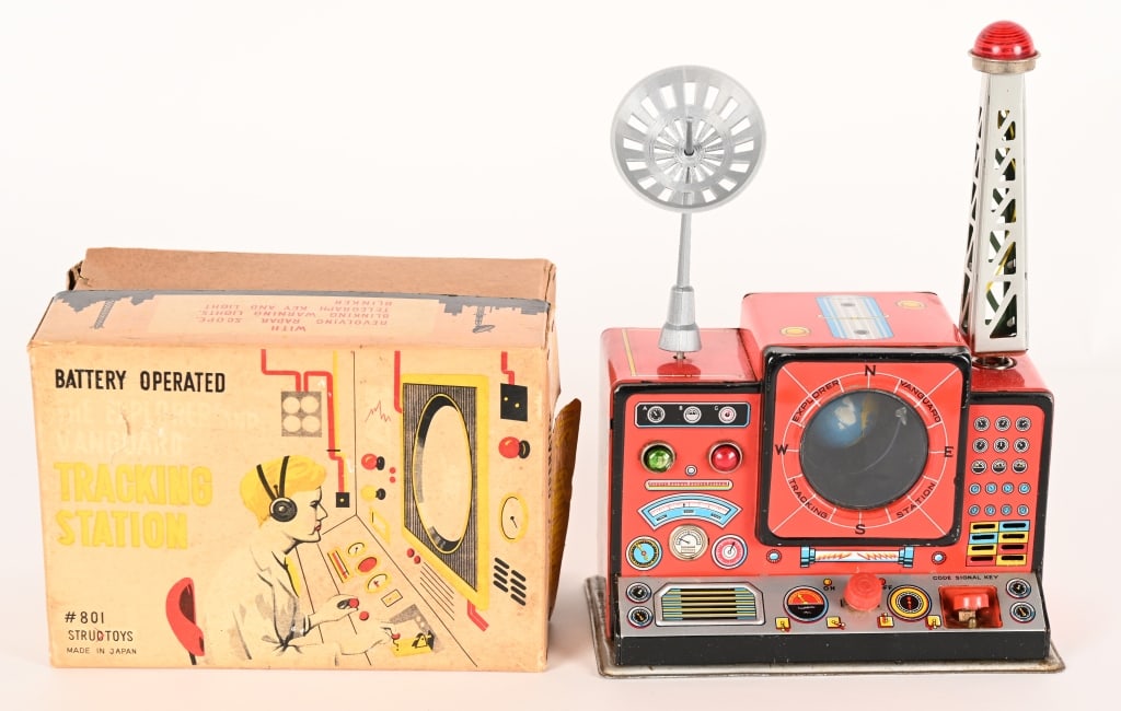 JAPAN B/O EXPLORER & VANGUARD STATION w/ BOX: Japan battery operated Explorer and Vanguard Tracking Station. All original and complete with Antennas. Worked when tested. Boxed 8" Excellent