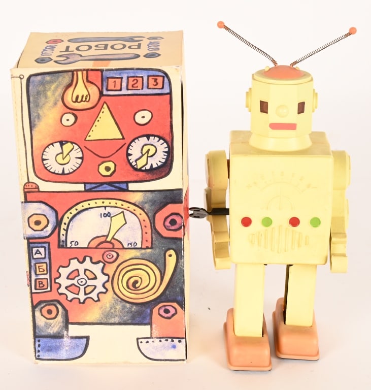 RUSSIAN WINDUP ROBOT: Unusual windup Russian Robot. All original and works. Comes with reproduction Box. 10" Excellent