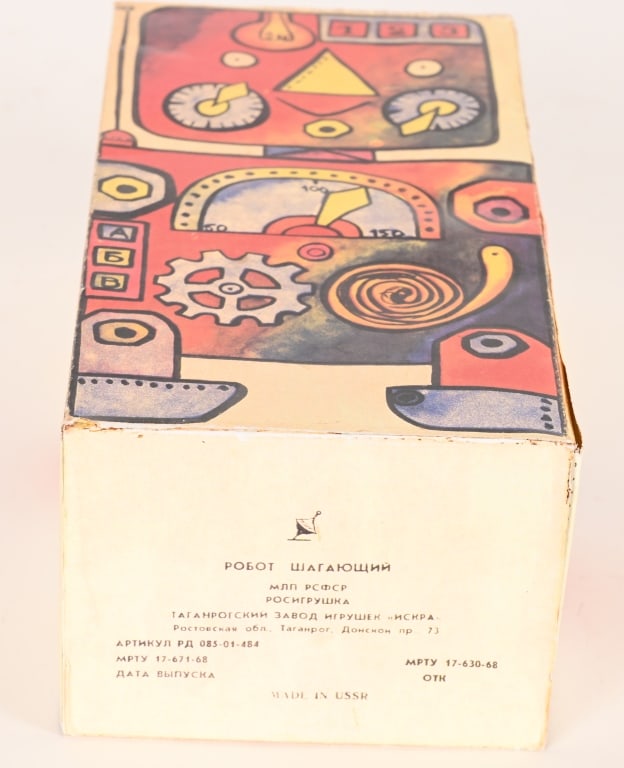 RUSSIAN WINDUP ROBOT - 8