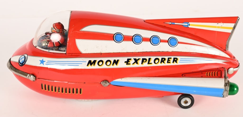 MT BATTERY OP MOON EXPLORER: Japan battery operated Moon Explorer. All original in great shape. Worked when tested. Large impressive toy. 14" Excellent