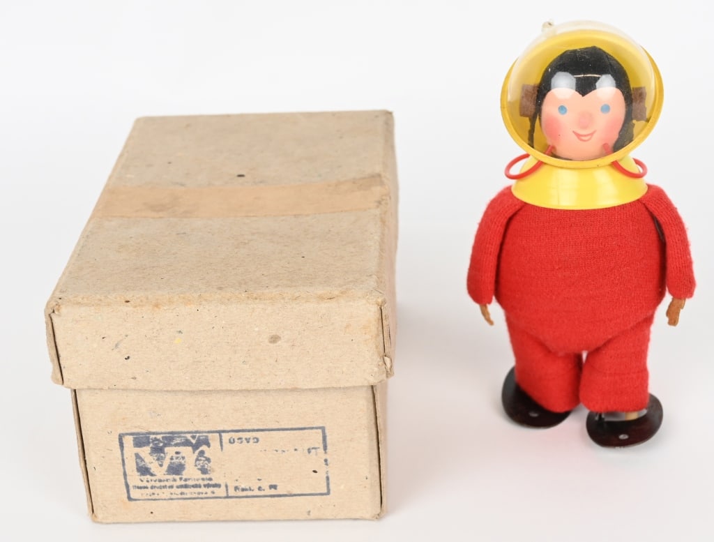 RUSSIAN WINDUP SPACEMAN w/ BOX (1 of 6)