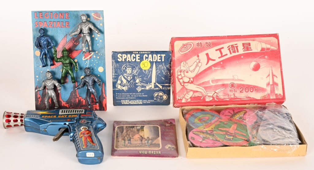 LOT OF VINTAGE SPACE TOYS (1 of 7)