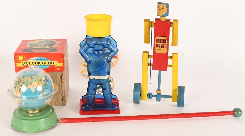 LOT OF VINTAGE SPACE TOYS: Includes Robert Robot wooden toy, Tetsujin Sand Toy with chip, and O'Clock Globe with Box. AS-IS