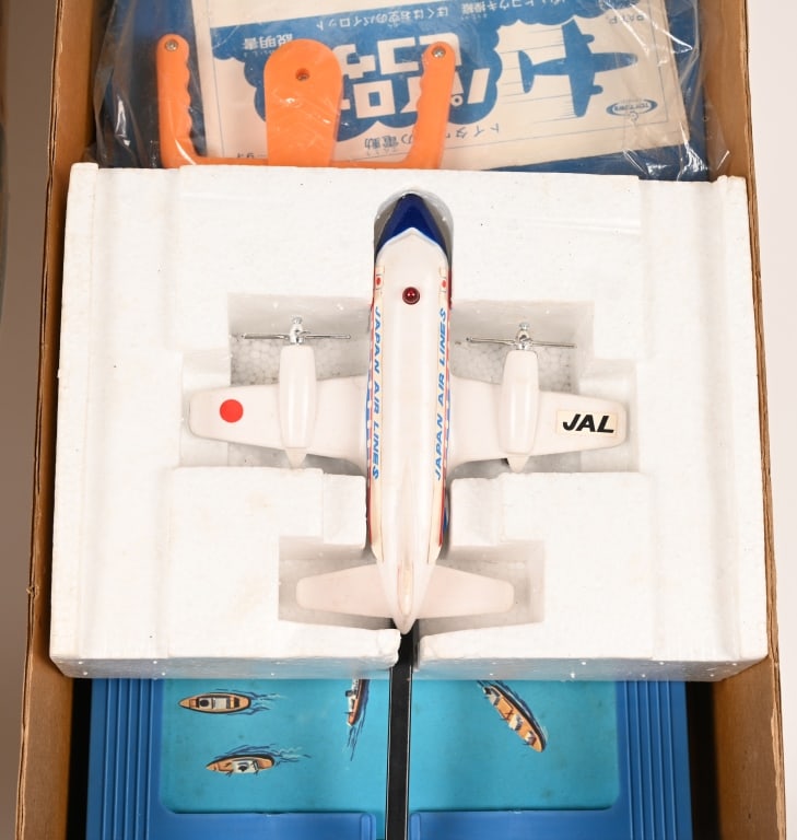 JAPAN BATTERY OP AIRPLANE LANDING GAME w/ BOX - 2