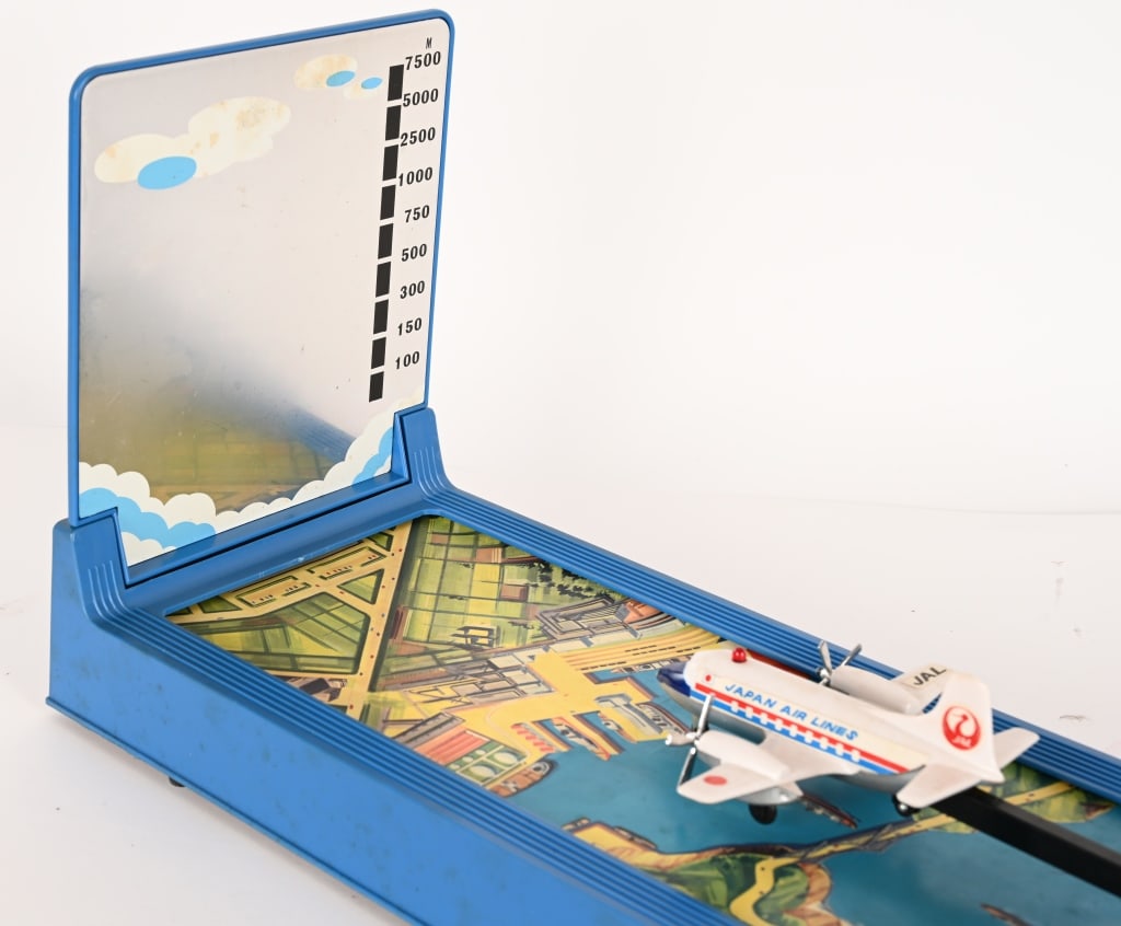 JAPAN BATTERY OP AIRPLANE LANDING GAME w/ BOX - 5