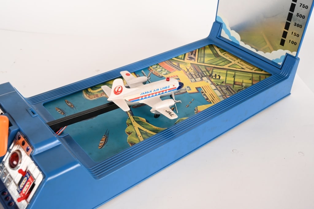 JAPAN BATTERY OP AIRPLANE LANDING GAME w/ BOX - 6