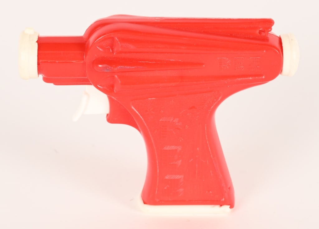 PEZ SPACE GUN DISPENSER: Great original Pez Space Gun dispenser. All original. 5" Excellent