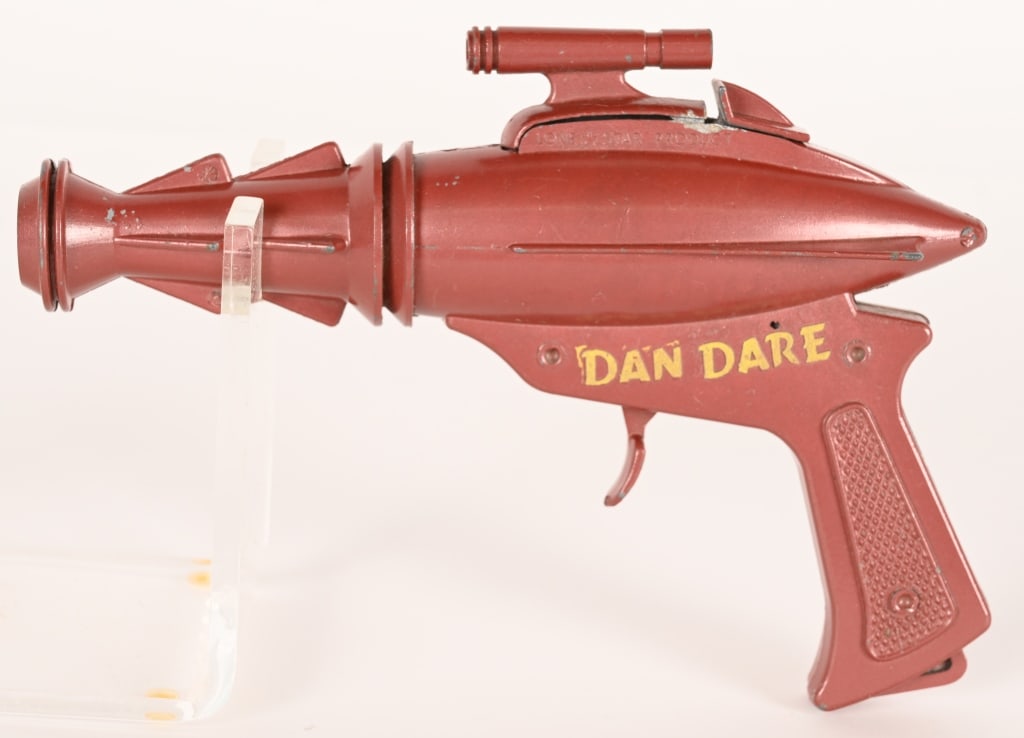 LONE STAR DAN DARE SPACE GUN: original diecast Dan Dare Space Gun. All original in great condition. 8 1/2" Excellent