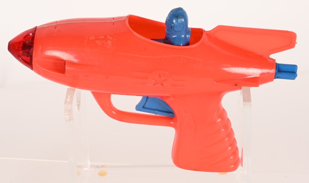IRWIN FLASHING ROCKETSHIP SPACE PISTOL: Irwin Flashing Rocketship Space Pistol. All original in great shape. 7 1/2" Excellent