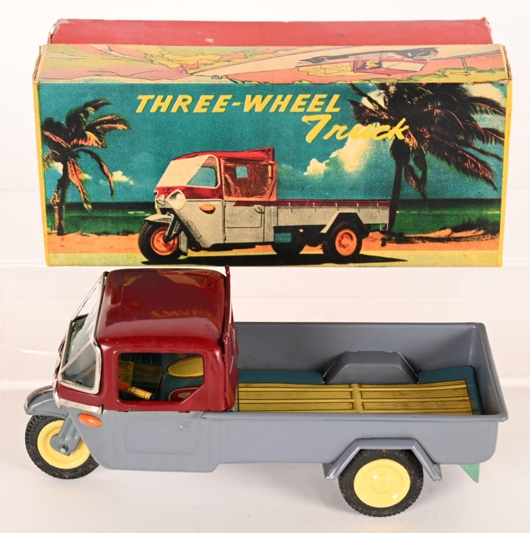 BANDAI TIN FRICTION THREE WHEEL TRUCK w/ BOX (1 of 7)