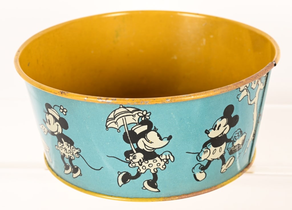 WDE MICKEY MOUSE LAUNDRY SET & MORE - 4