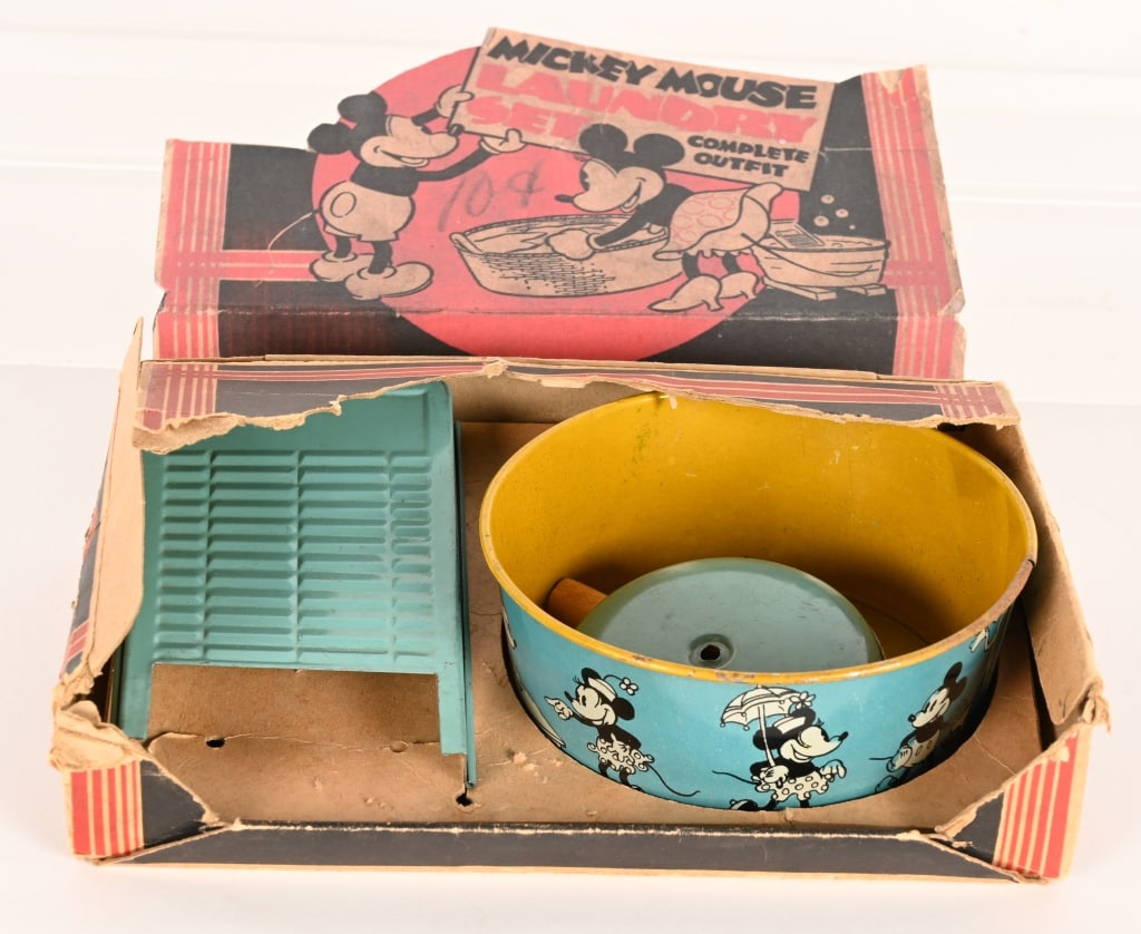 WDE MICKEY MOUSE LAUNDRY SET & MORE - 6