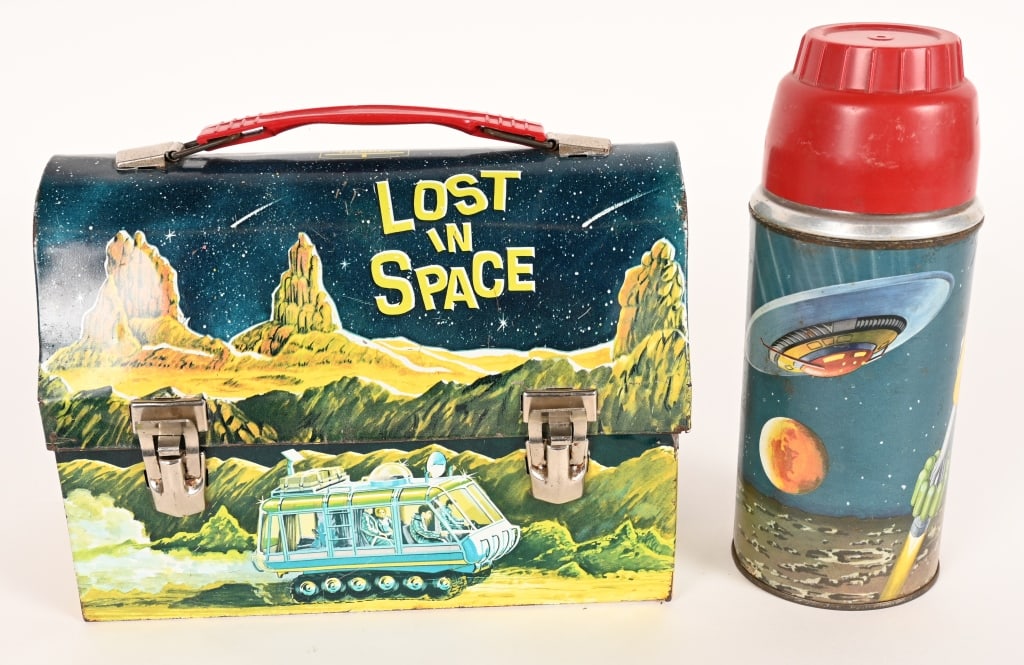 1967 LOST IN SPACE DOME TOP LUNCBOX & THERMOS: Original 1967 Lost in Space dome top Lunch Box. All original in great condition. Comes with original Thermos. Excellent