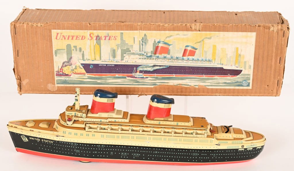 JAPAN BATTERY OP OCEANLINER UNITED STATES w/ BOX: Japan battery operated Oceanliner United States. All original in nice condition. Did not work when tested. Missing battery door. Displays great. Boxed 19" Excellent