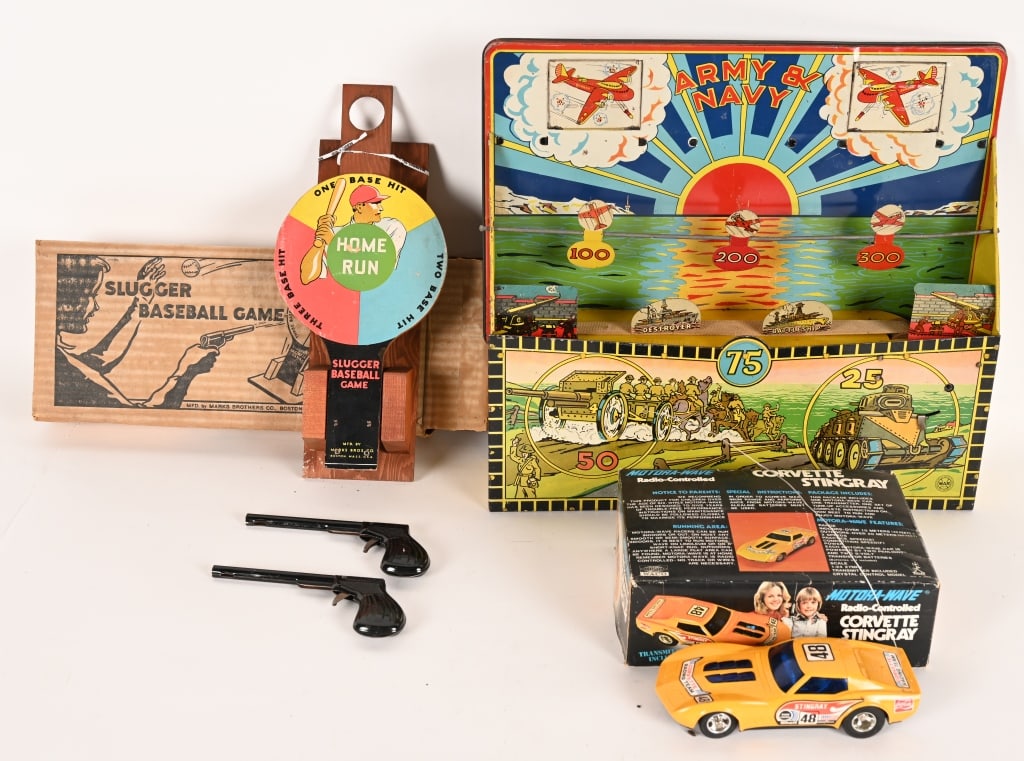 LOT OF VINTAGE TOYS (1 of 4)