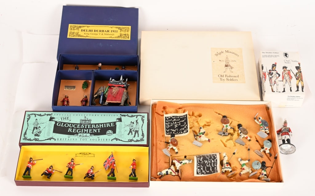 LOT OF LEAD SOLDIERS w/ BOXES (1 of 5)