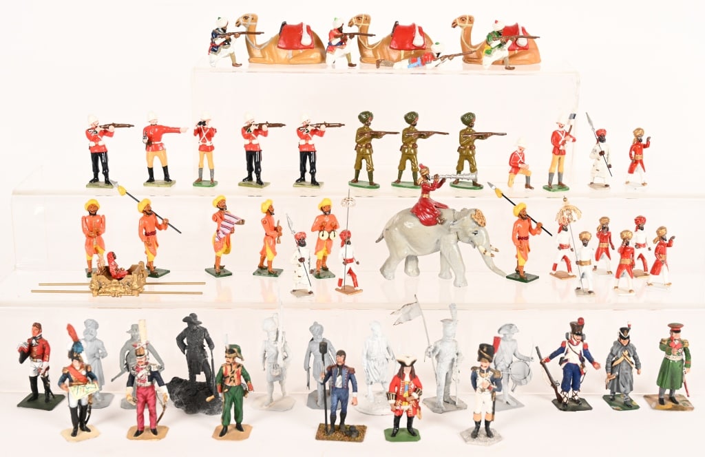 LOT OF LEAD SOLDIERS (1 of 5)