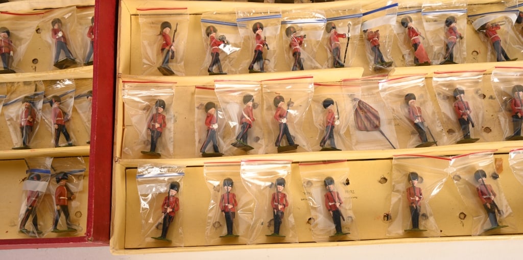 BRITAINS CHANGING OF THE GUARD w/ BOX - 11