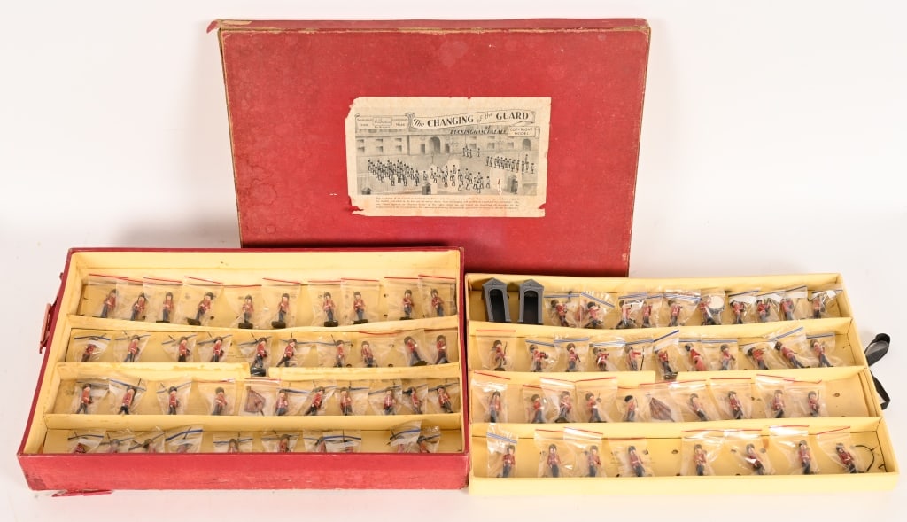 BRITAINS CHANGING OF THE GUARD w/ BOX (1 of 13)