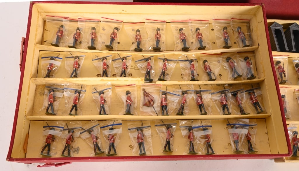 BRITAINS CHANGING OF THE GUARD w/ BOX - 2